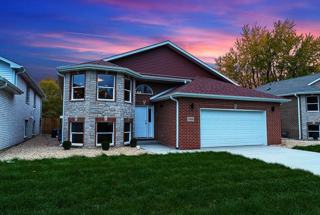 15243 7th Ave., Phoenix, IL 60426