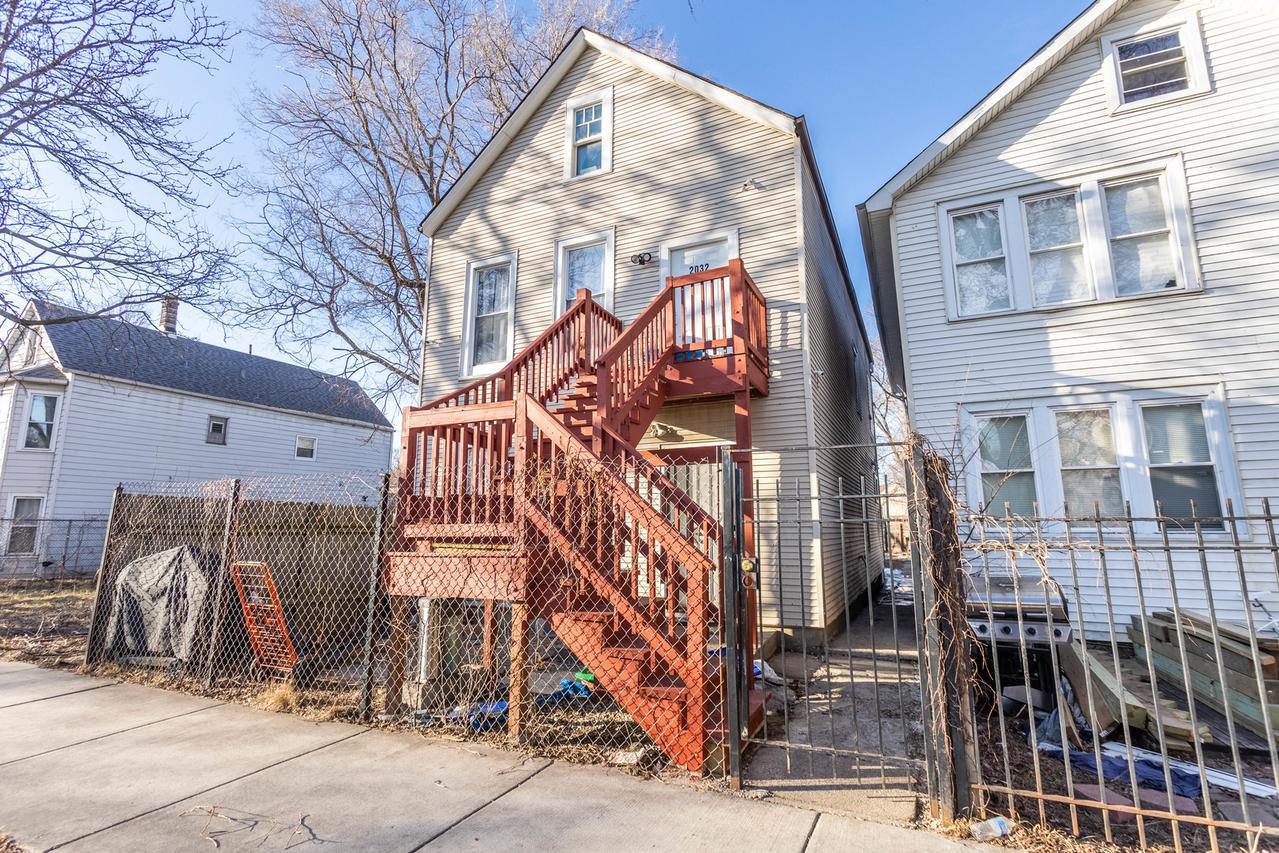 2032 W James St., Chicago, IL 60609