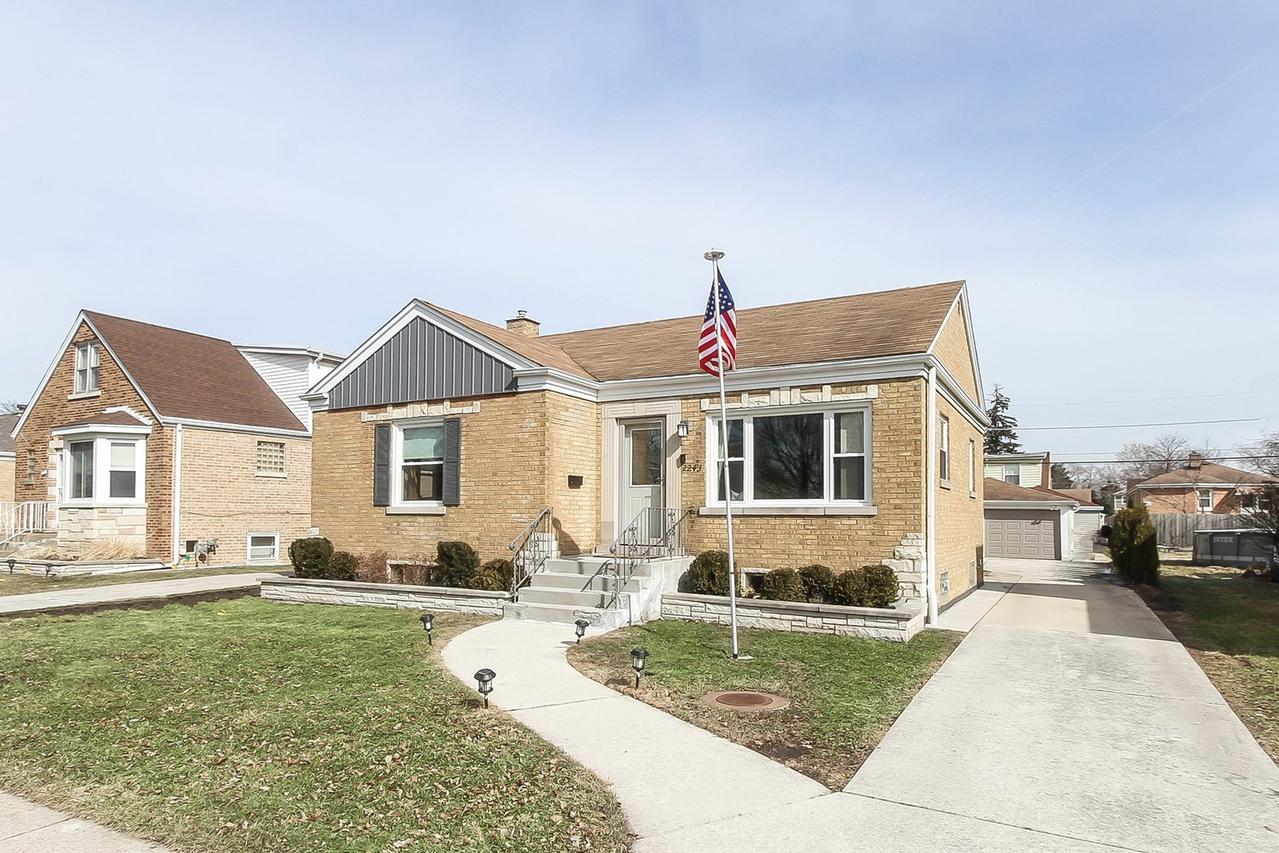 2243 S 6th Ave., North Riverside, IL 60546