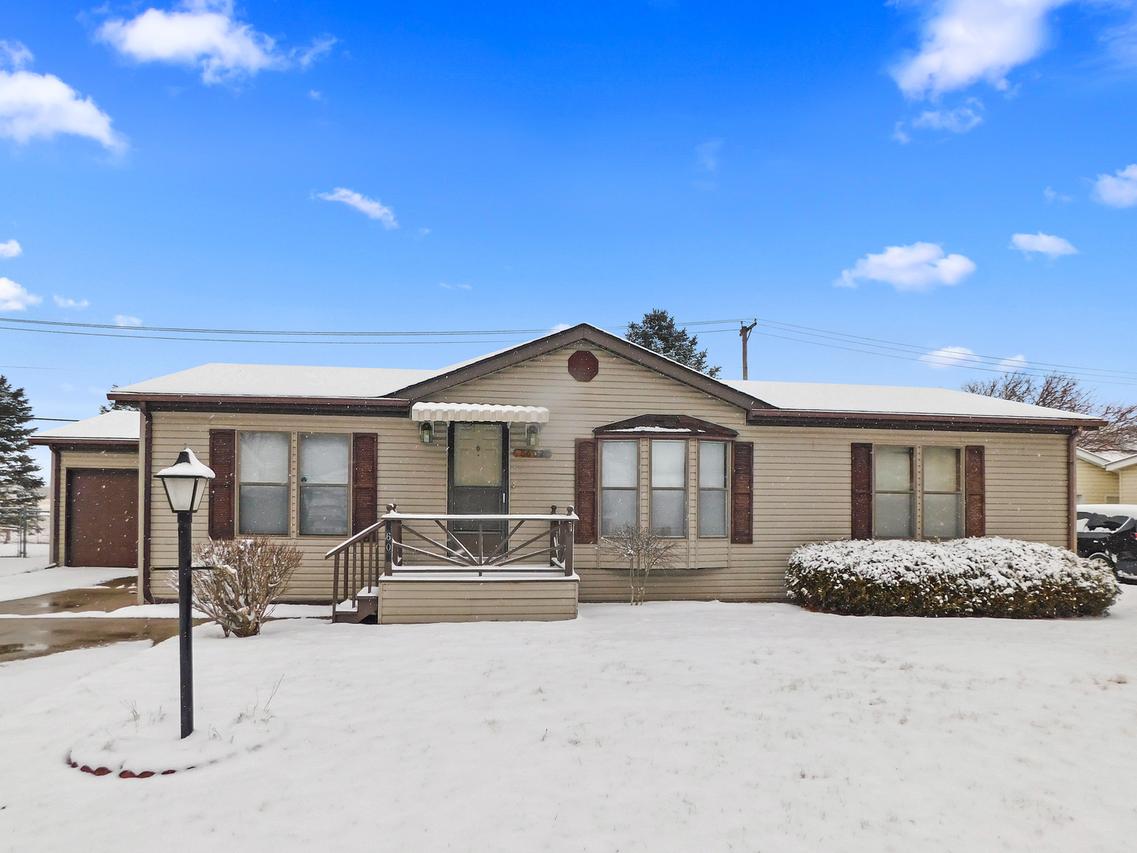 8602 Summerwood Dr., Roscoe, IL 61073