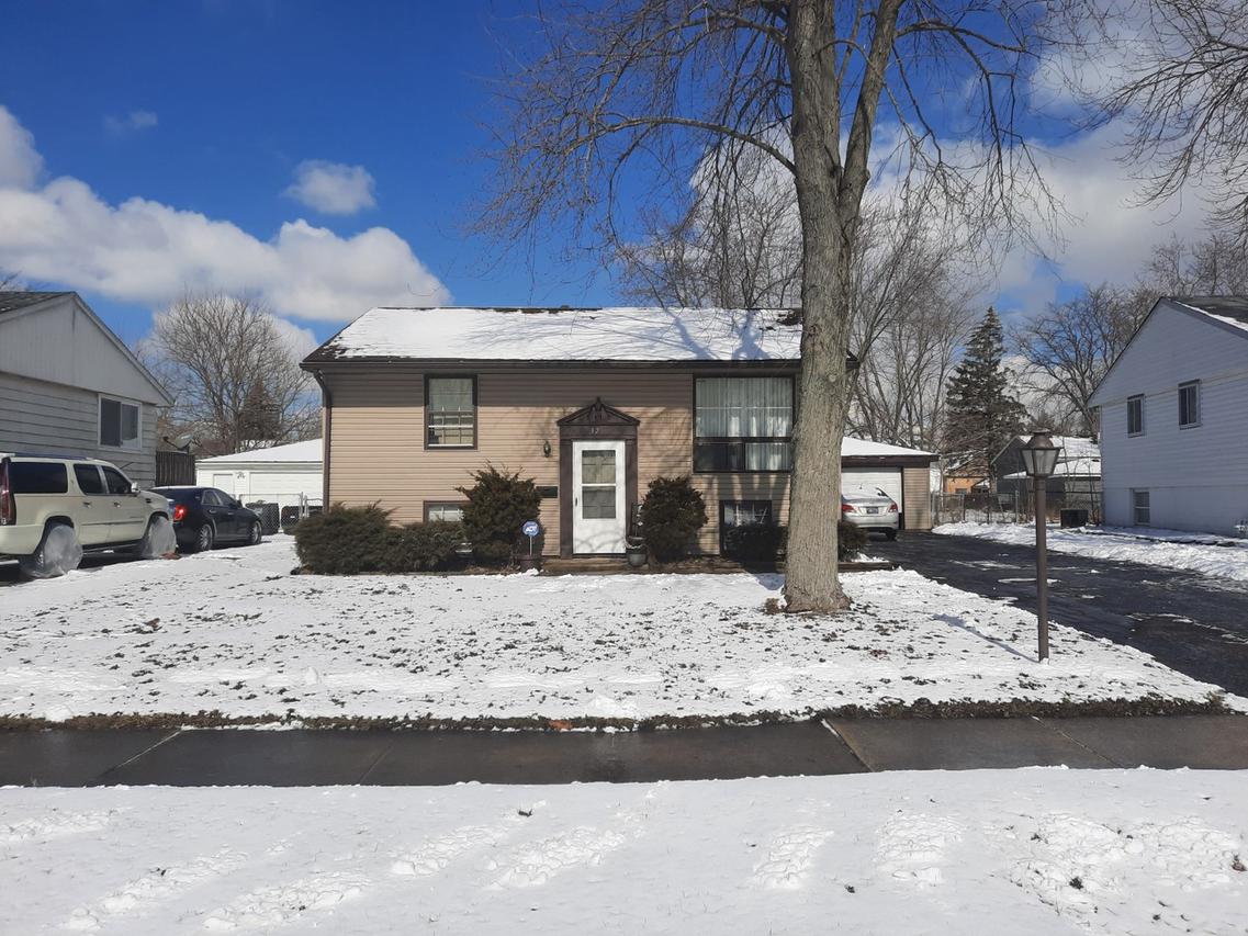 321 E Mulberry Dr., Glenwood, IL 60425