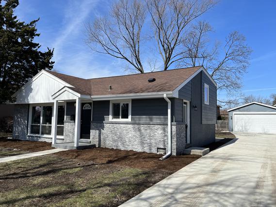 2744 Pauline Ave., Glenview, IL 60025