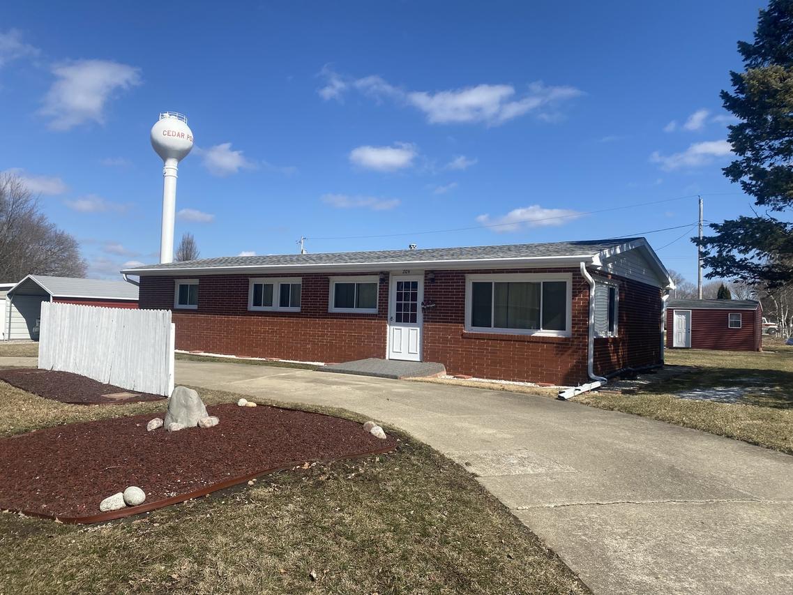206 Maple St., Cedar Point, IL 61316