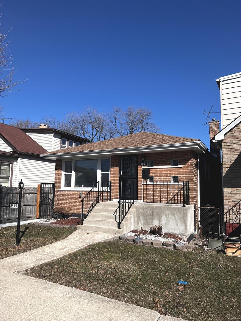 8921 S Bennett Ave., Chicago, IL 60617