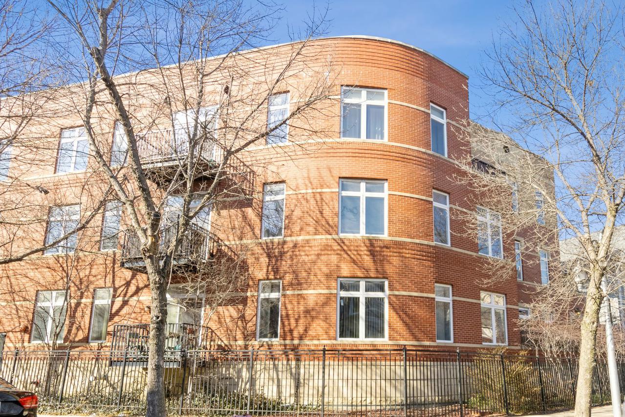2758 W Francis Pl. #301, Chicago, IL 60647