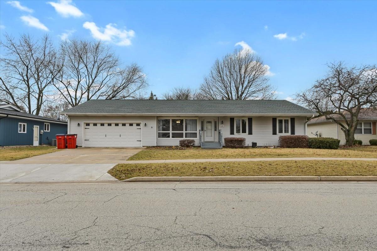 307 Wesley Ave., Savoy, IL 61874