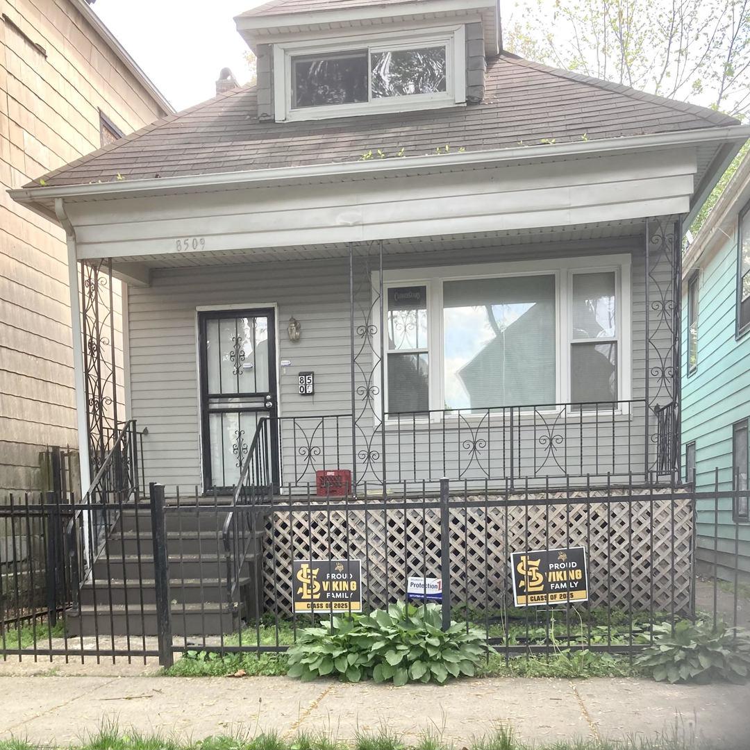 8509 S Muskegon Ave., Chicago, IL 60617