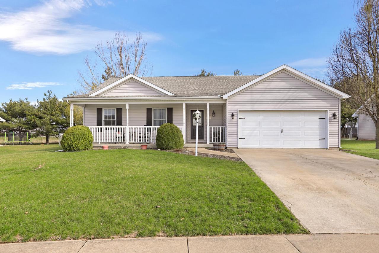 1702 Magnolia Dr., St. Joseph, IL 61873