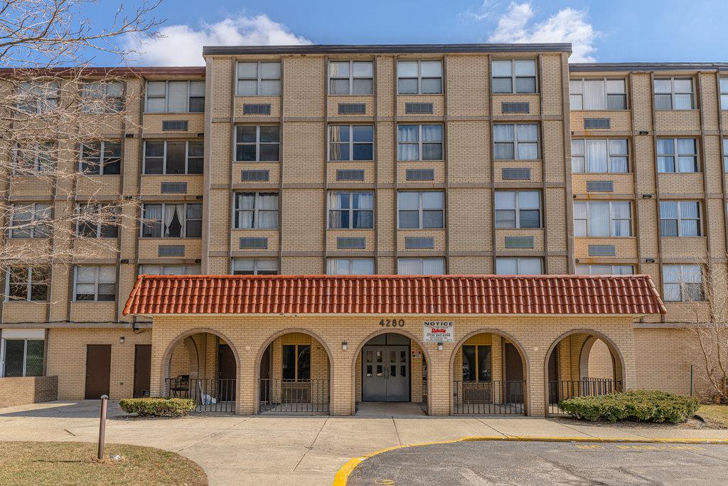 4280 W Ford City Dr. #101, Chicago, IL 60652
