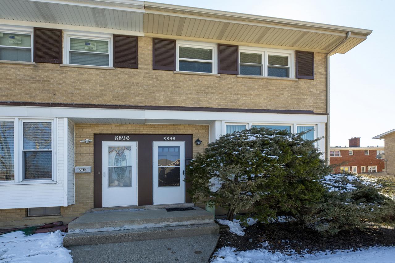 8898 N Prospect St., Niles, IL 60714