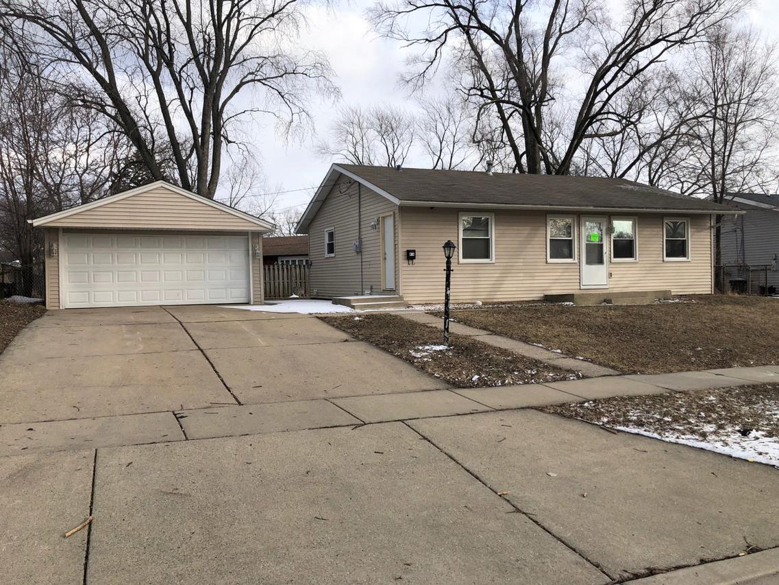 414 Cedar Cir., Streamwood, IL 60107