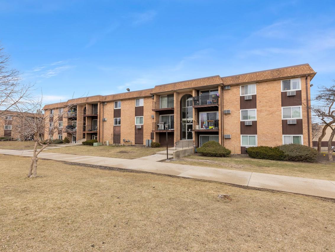 675 Heritage Dr. #307, Hoffman Estates, IL 60169