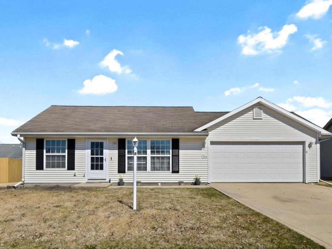 704 Bluestem Dr., St. Joseph, IL 61873