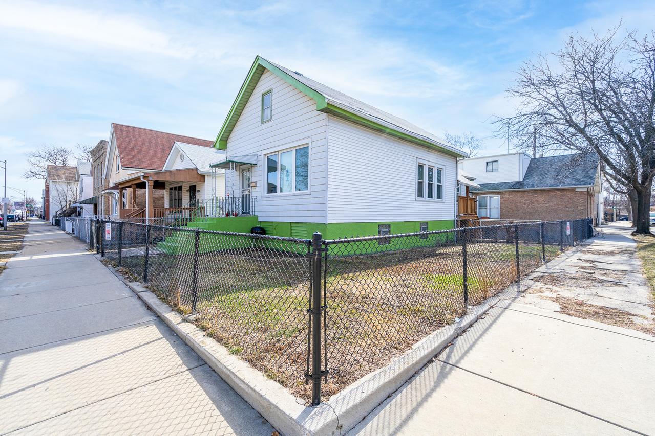 2719 S Hillock Ave., Chicago, IL 60608