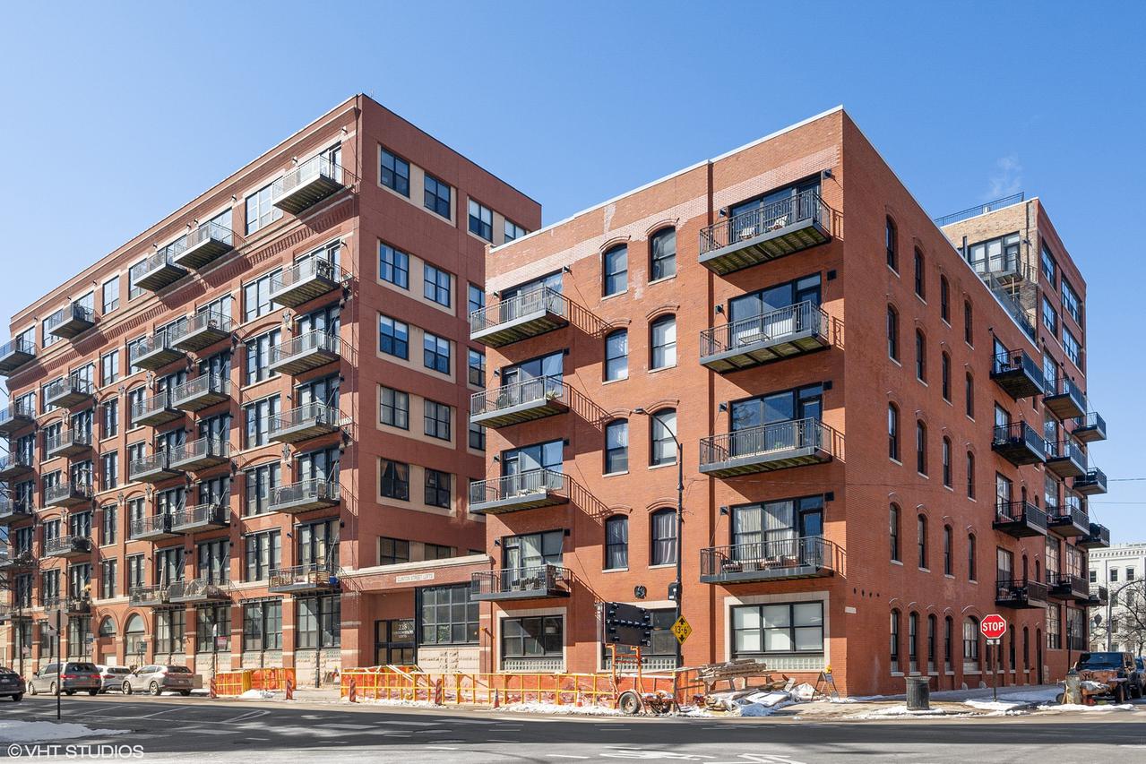 226 N Clinton St. #309, Chicago, IL 60661