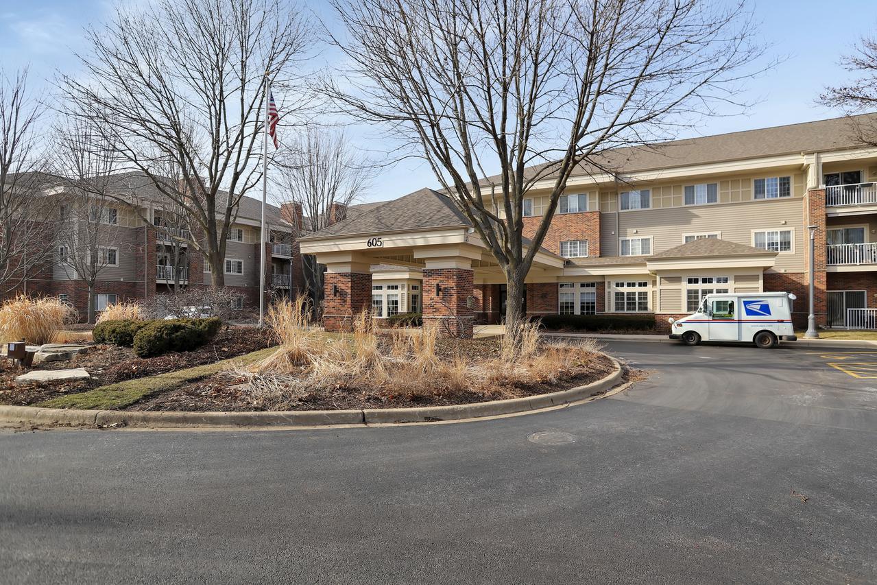 605 Barrington Ave. #254, East Dundee, IL 60118