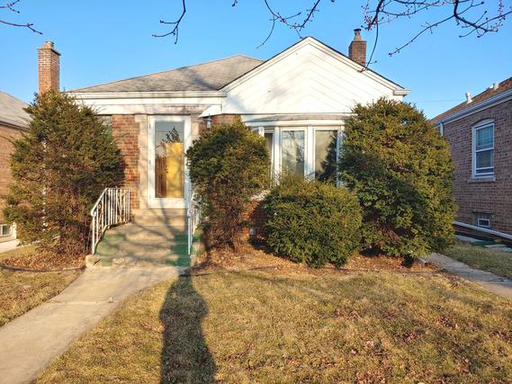 5211 S Luna Ave., Chicago, IL 60638