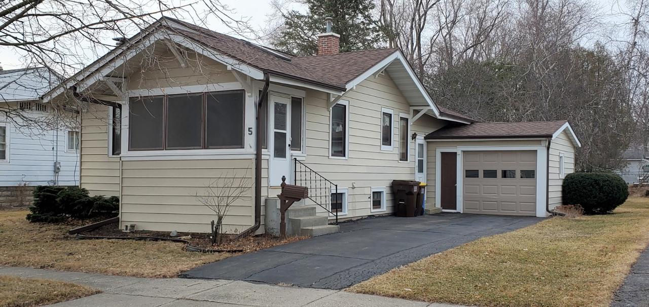 5 E 1st St., Mount Morris, IL 61054