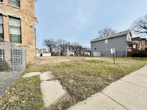 3122 W Walnut St., Chicago, IL 60612