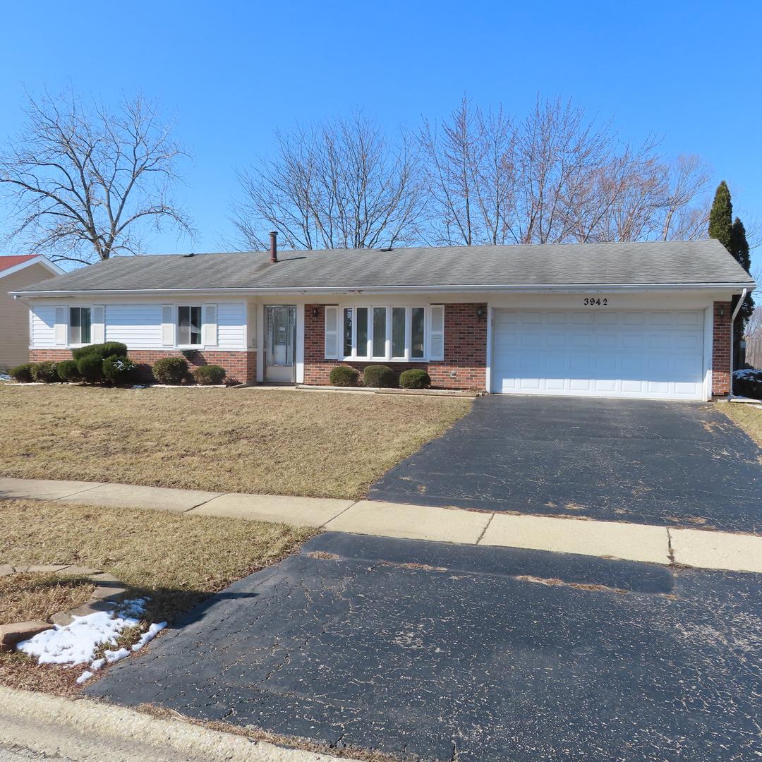 3942 Island Cir., Hanover Park, IL 60133