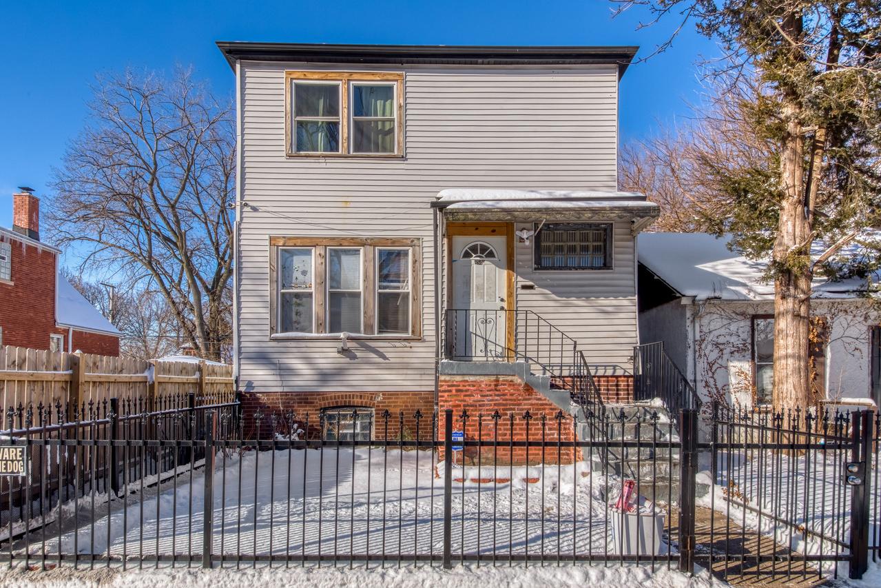 8548 S Saginaw Ave., Chicago, IL 60617