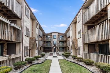 4553 W 56th St. #305, Chicago, IL 60629