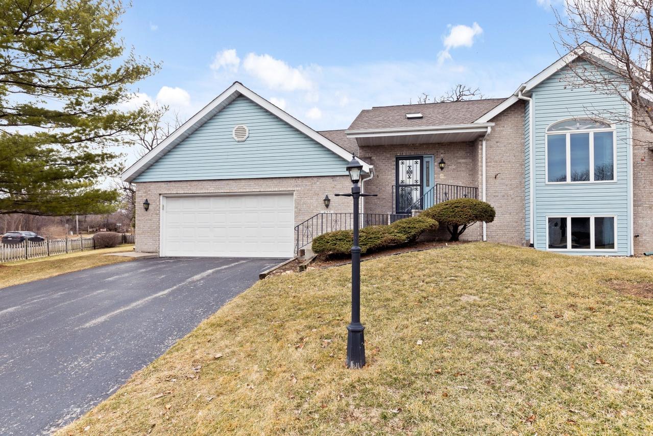 422 Village Wood Ln. #4, Rockton, IL 61072