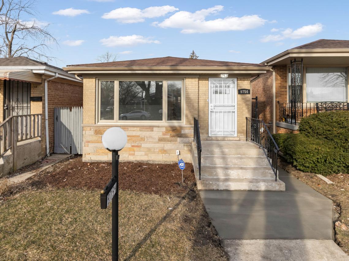 9754 S Lowe Ave., Chicago, IL 60628