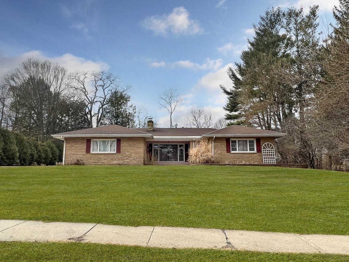 1102 S Stewart Ave., Freeport, IL 61032