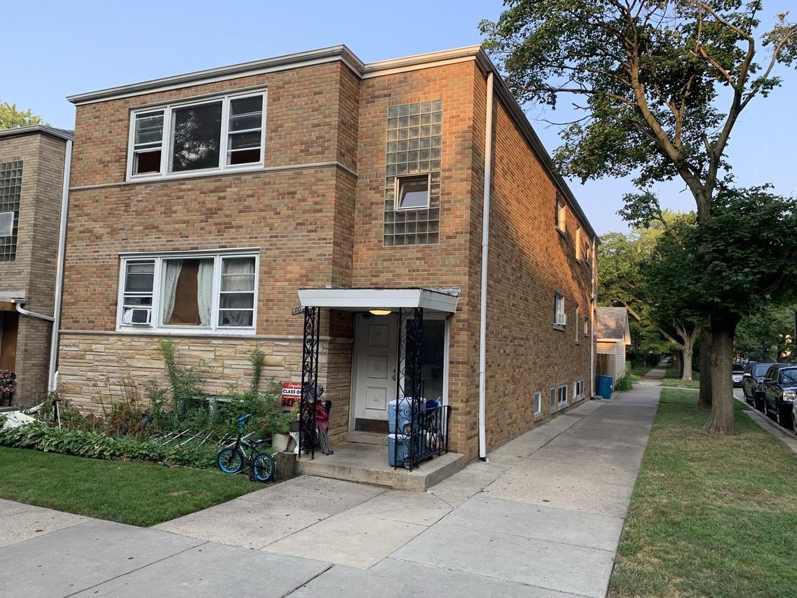 7056 N Rockwell St., Chicago, IL 60645