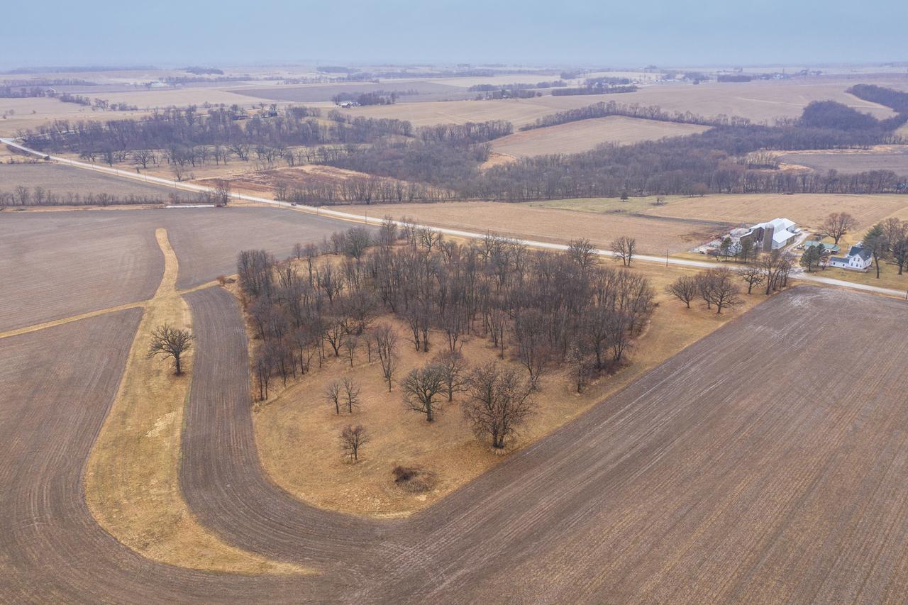 000 Conger Rd., Leaf River, IL 61047