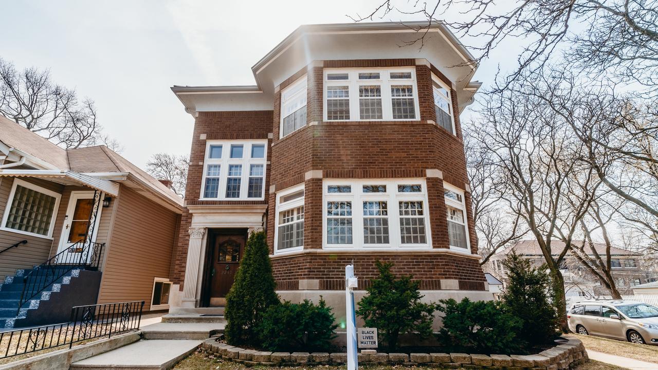 2247 W Estes Ave., Chicago, IL 60645