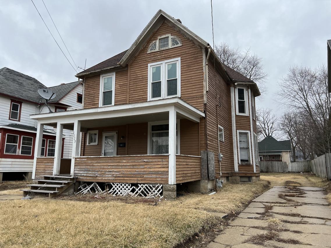 1123 S Carroll Ave., Freeport, IL 61032