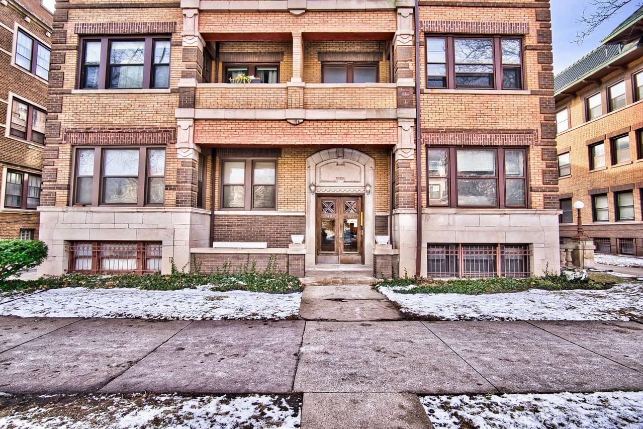 949 E Hyde Park Blvd. #1, Chicago, IL 60615