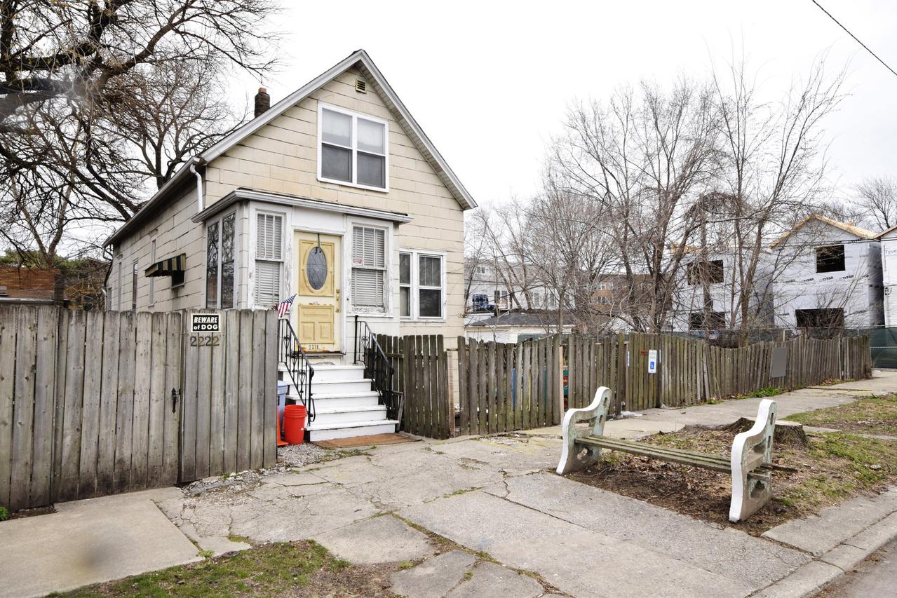 2222 W Oakdale Ave., Chicago, IL 60618