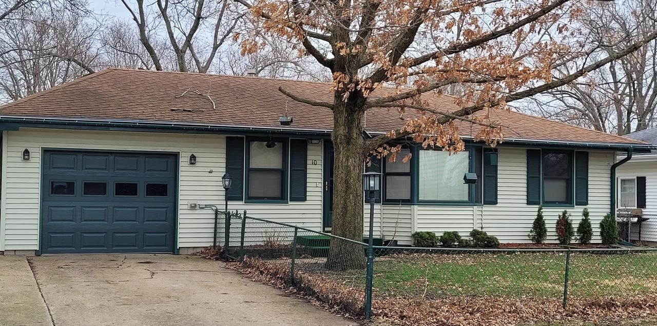10 Elmwood Dr., Fisher, IL 61843