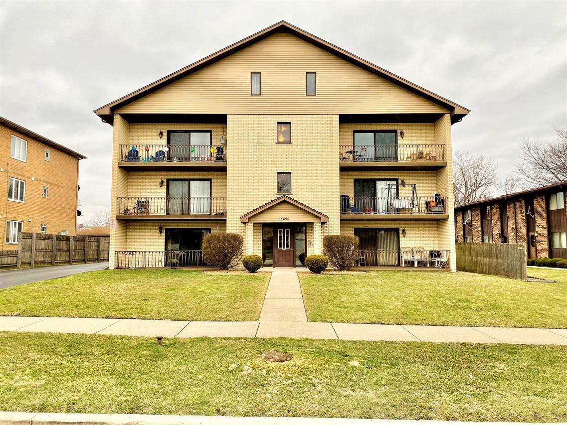 15850 Laramie Ave. #301, Oak Forest, IL 60452