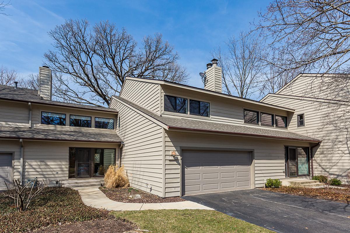 1562 Kirkwood Dr., Geneva, IL 60134