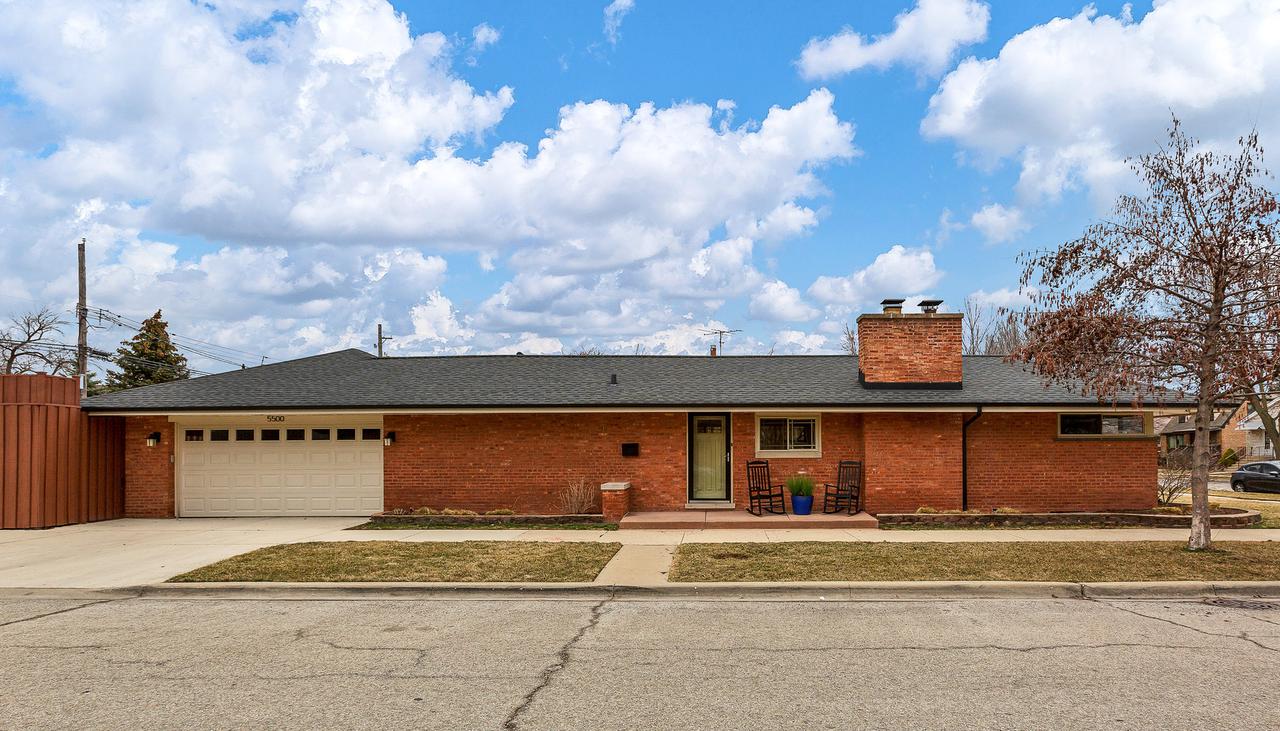 5500 N Lotus Ave., Chicago, IL 60630