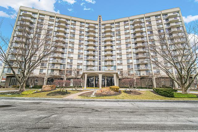 20 N Tower Rd. #5J, Oak Brook, IL 60523