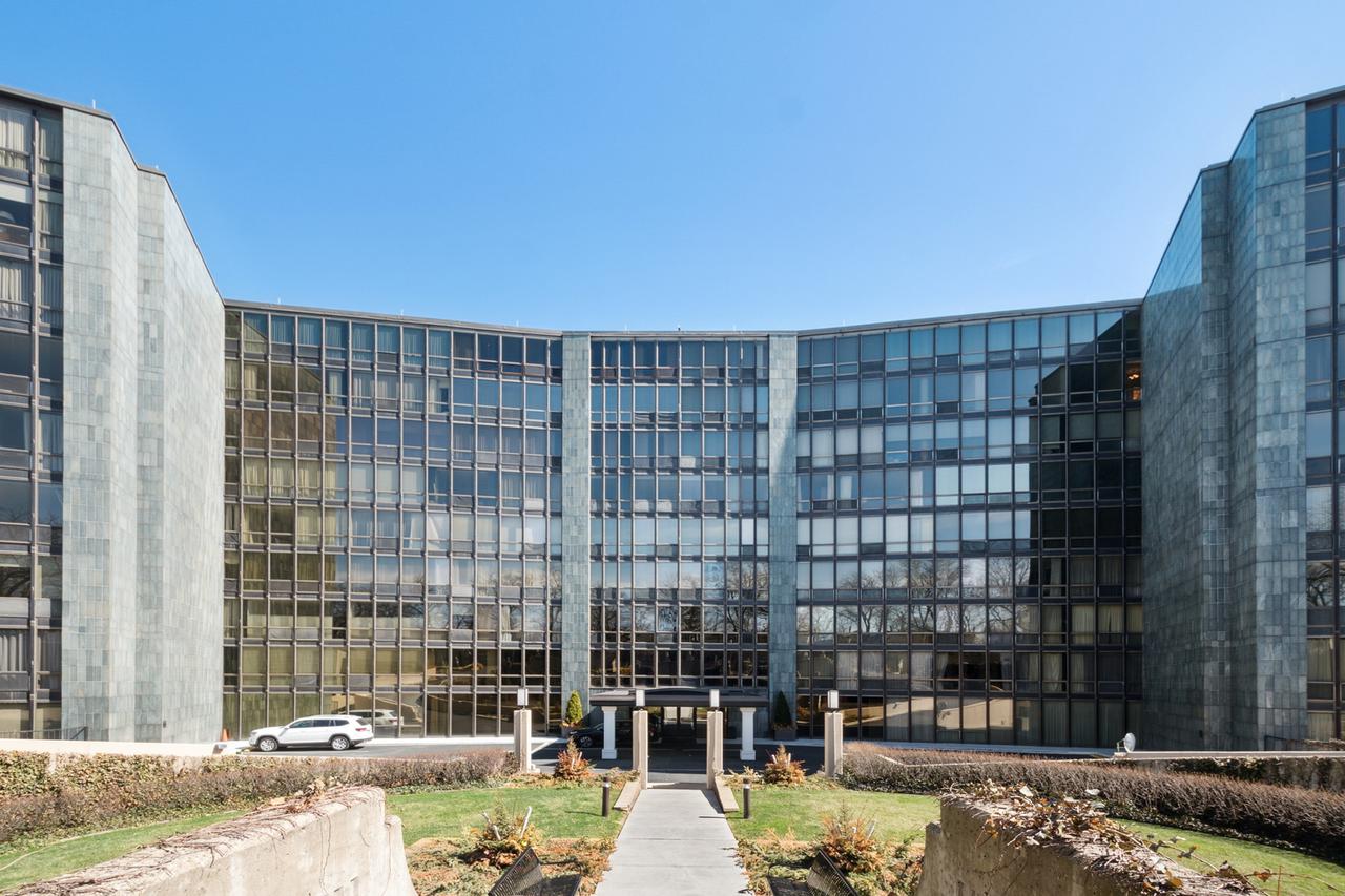 1420 Sheridan Rd. #2I, Wilmette, IL 60091