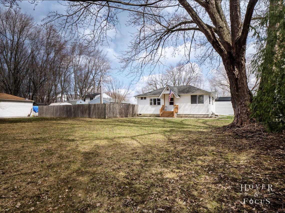 112 Sunnyside Rd., Lakemoor, IL 60051