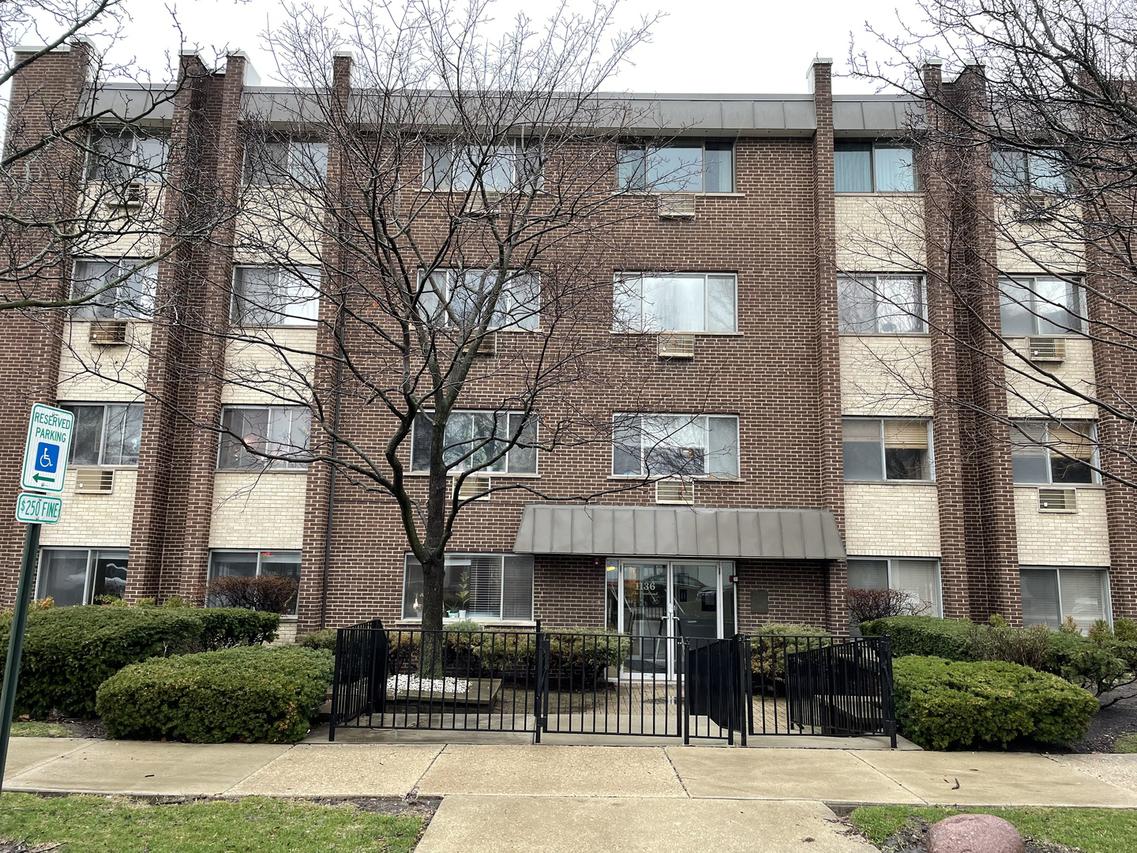 1136 Greenleaf Ave. #304, Wilmette, IL 60091