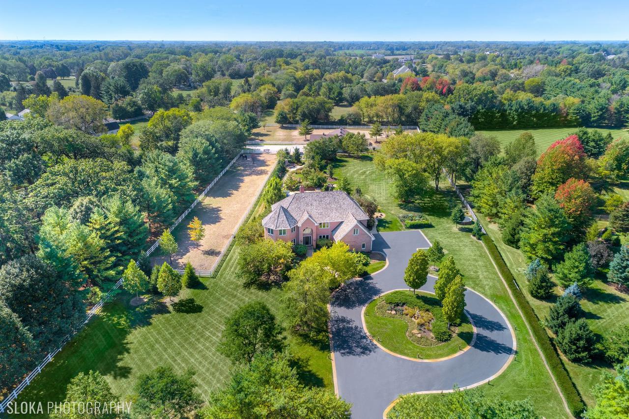 11 Moate Ln., Barrington Hills, IL 60010