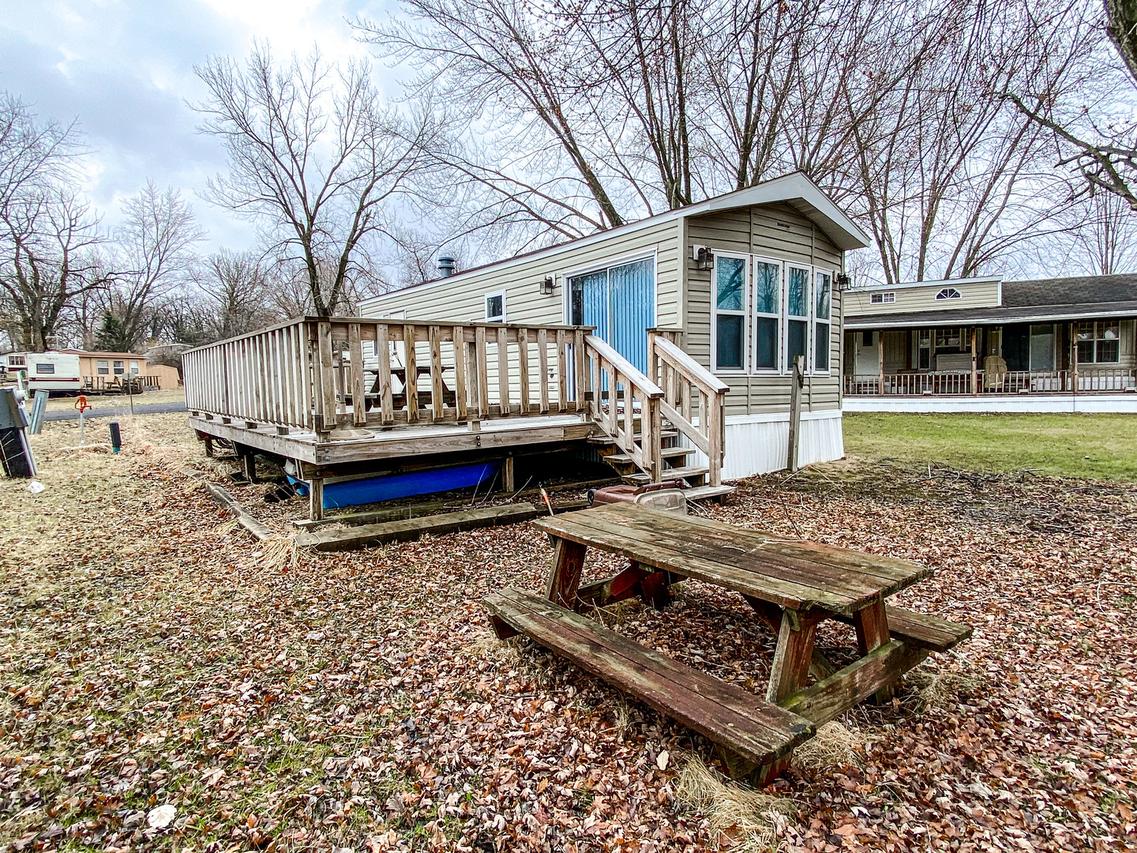 18/17 Woodhaven Lakes, Sublette, IL 61367