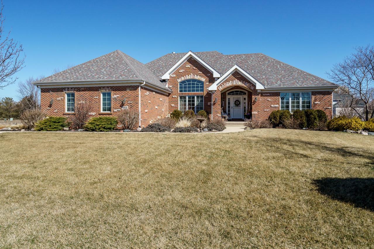 8826 Lake Mist Dr., Rockford, IL 61114