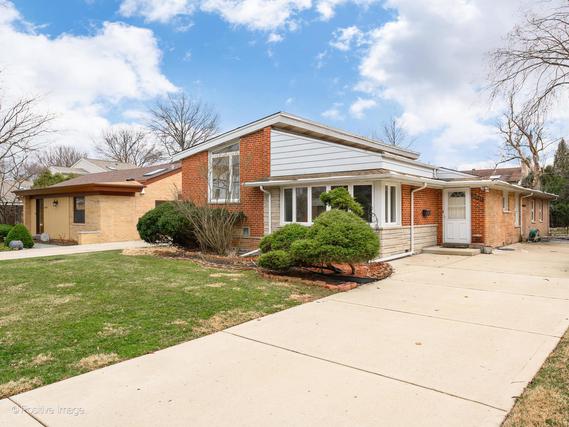 3211 Hill Ln., Wilmette, IL 60091