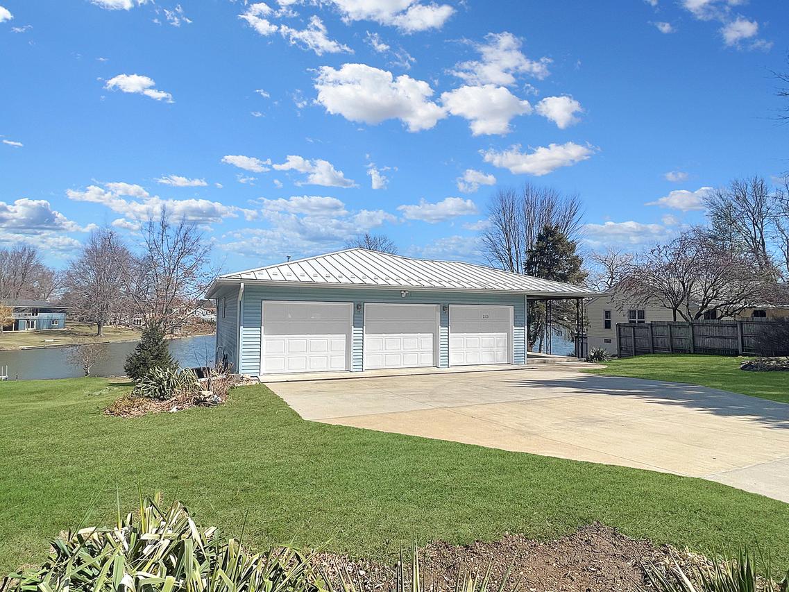 2113 Eagle Dr., Freeport, IL 61032