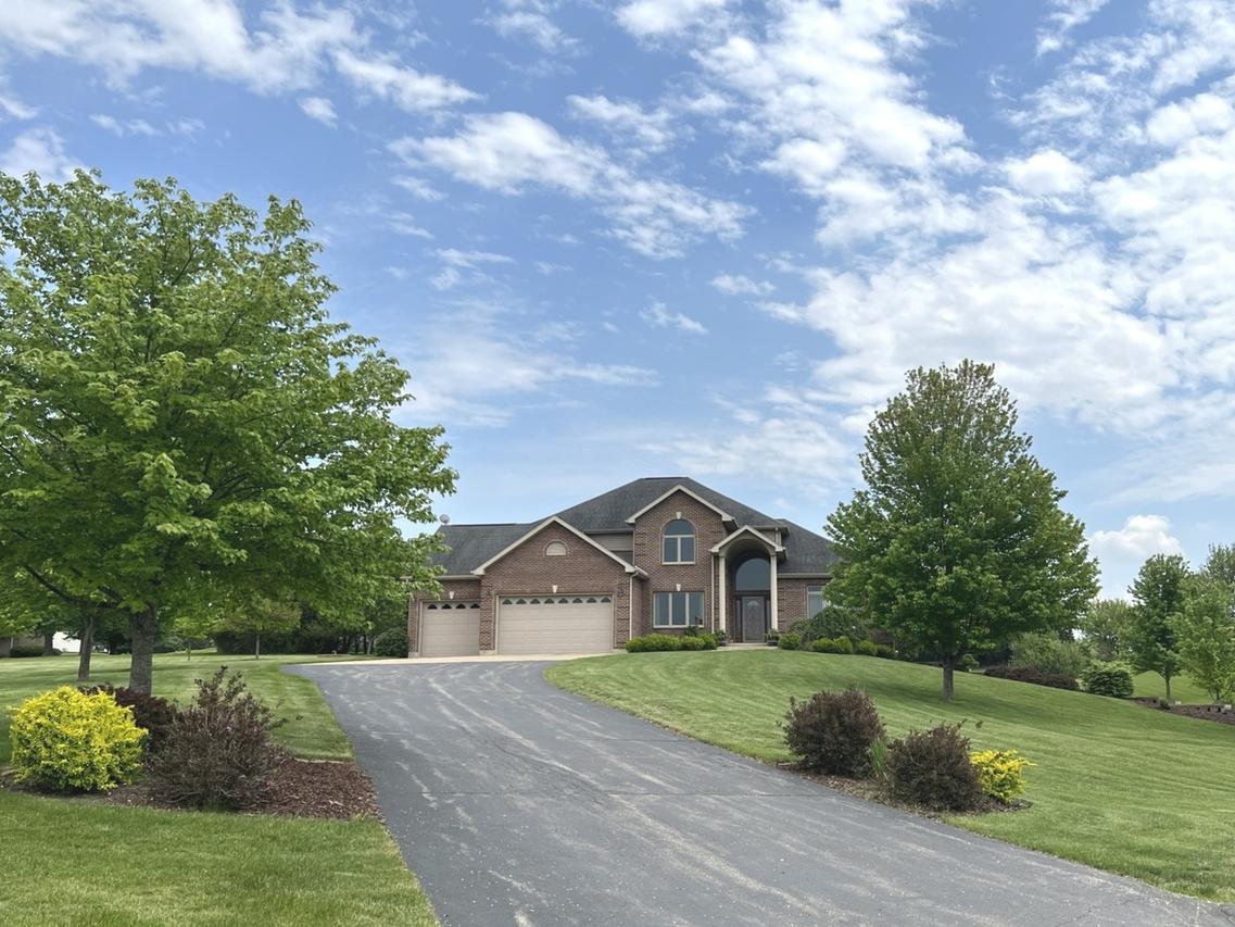 1893 Chelsea Cir., Freeport, IL 61032