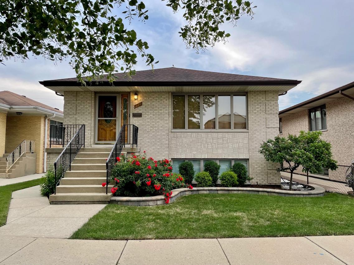 7727 W Catalpa Ave., Chicago, IL 60656